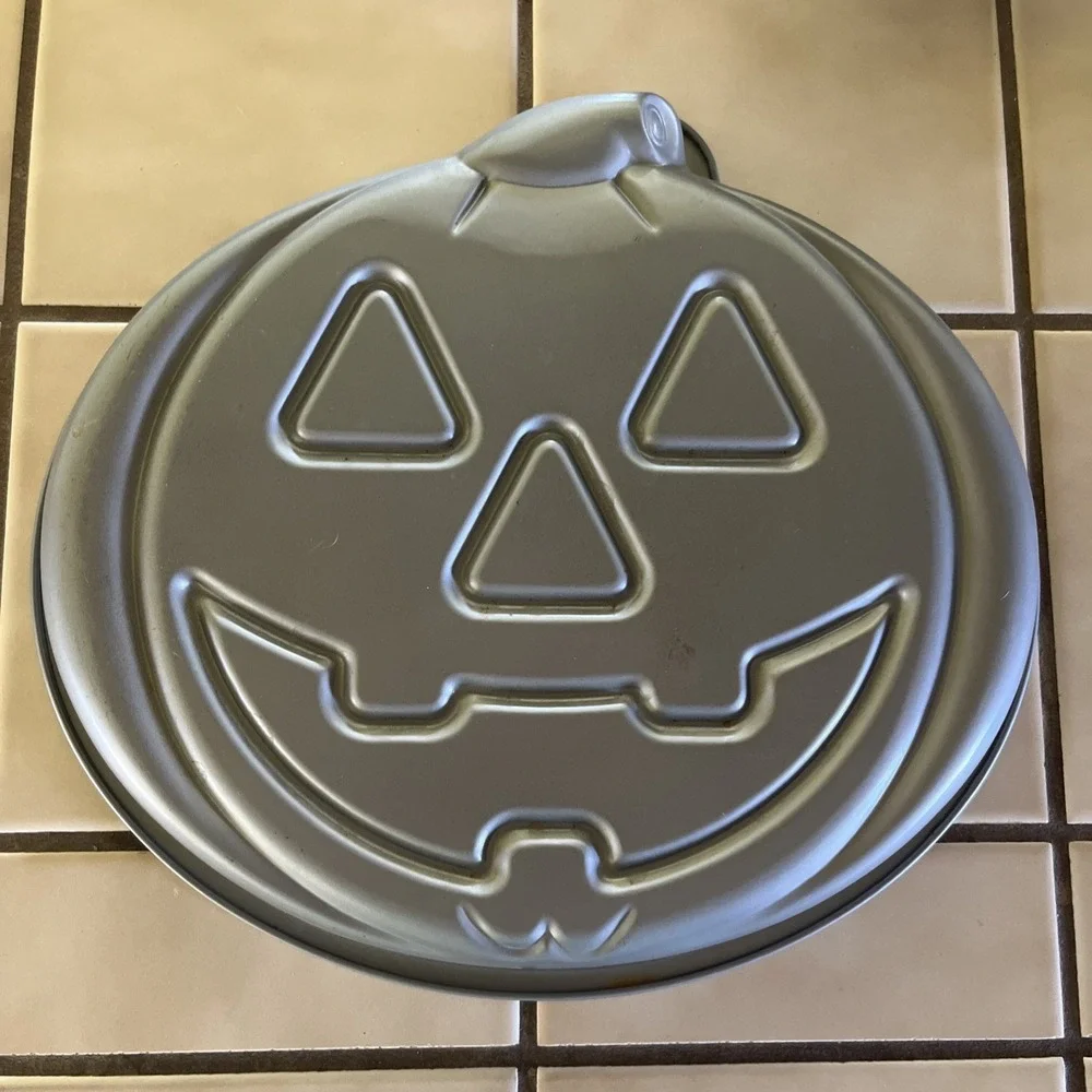 Jack-o-Lantern ‎ Coated Gray Aluminum Cake Pan Halloween Pumpkin